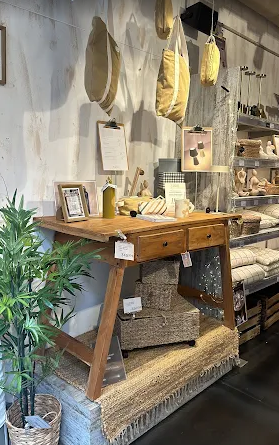 MUY MUCHO/PET LOVING HOME